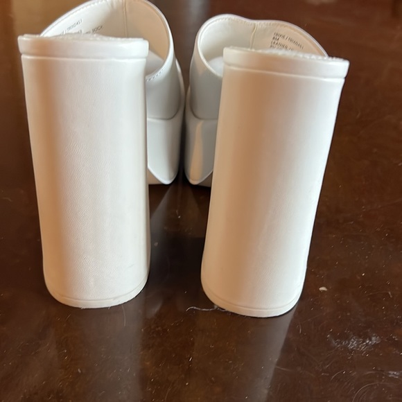 Size 8 Steve Madden platforms as seen on Hailey Bieber - Picture 6 of 8